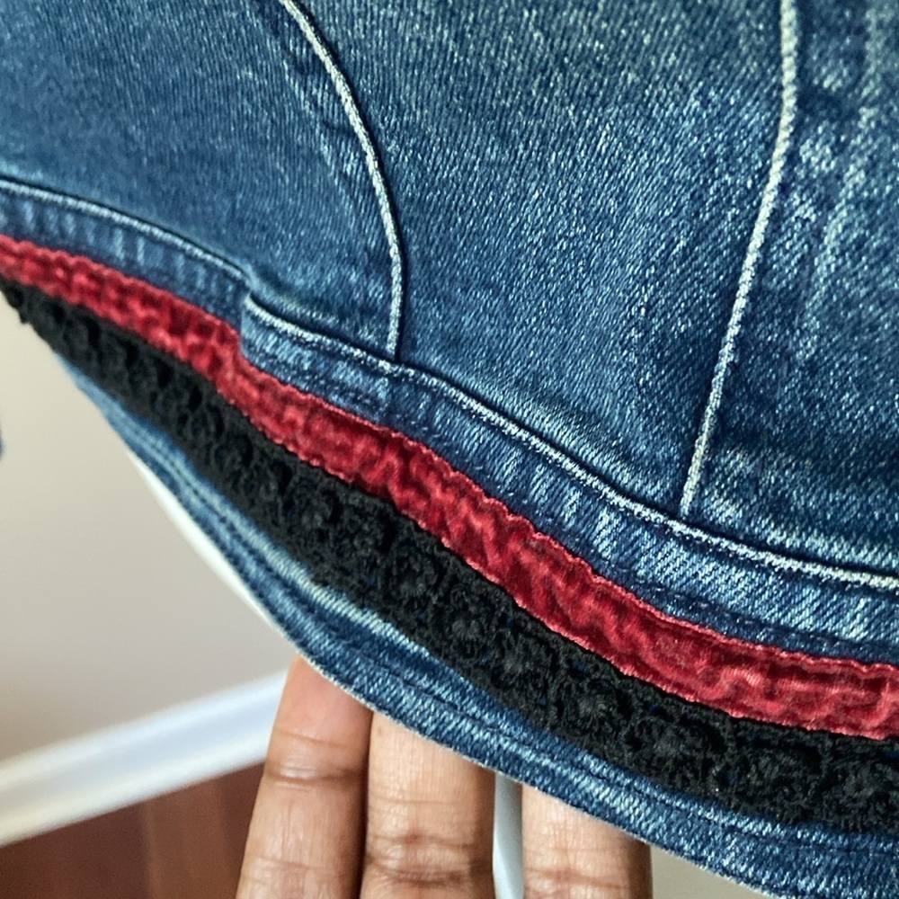 Vintage New Direction Women’s Red Floral Embroidered Jean Jacket Size Medium - Picture 10 of 10